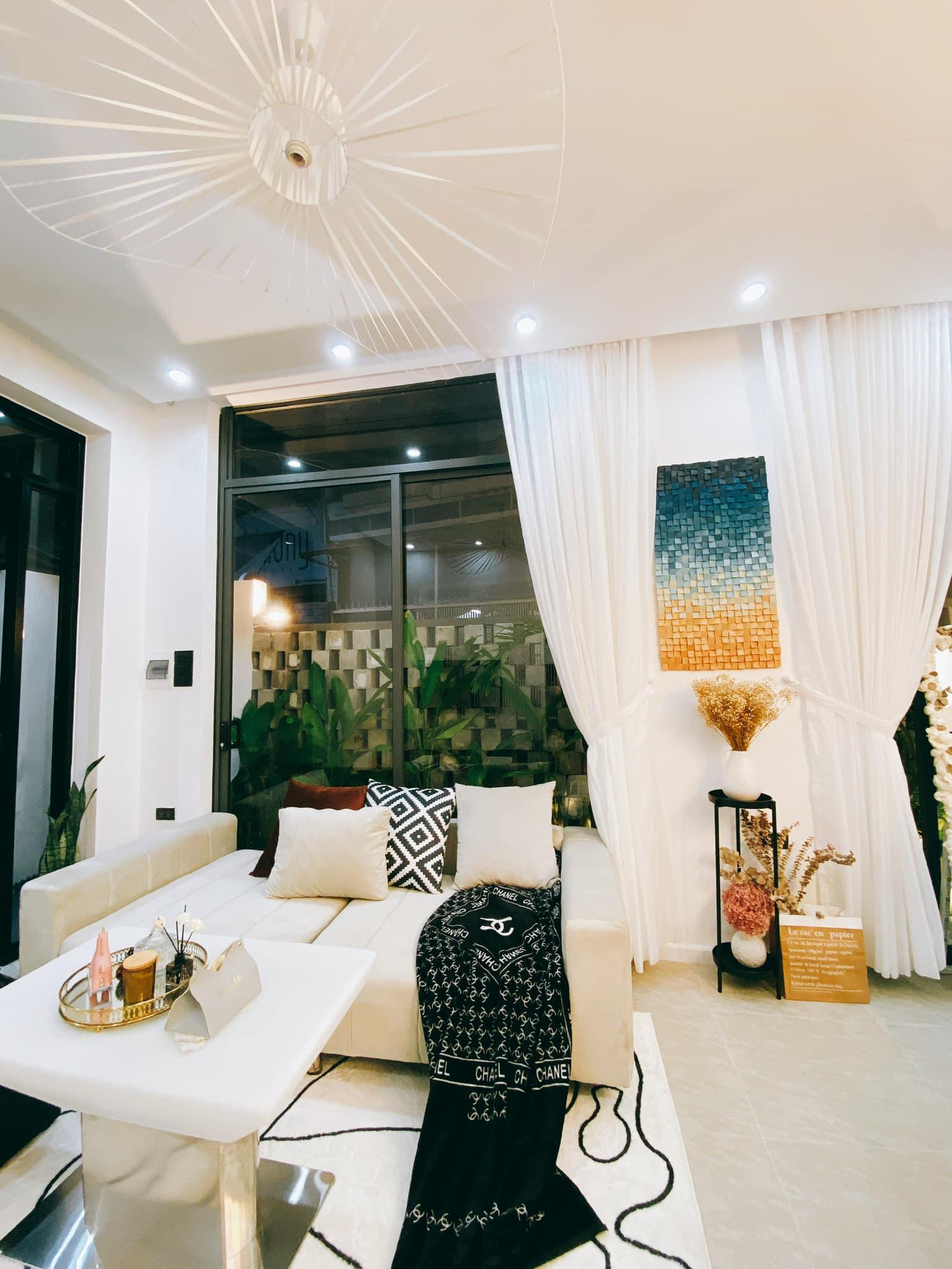 ngoi nha pho luon trong lanh nho duoc boc boi khu vuon nho 35a9330b803642fdada9a8740603b0e5