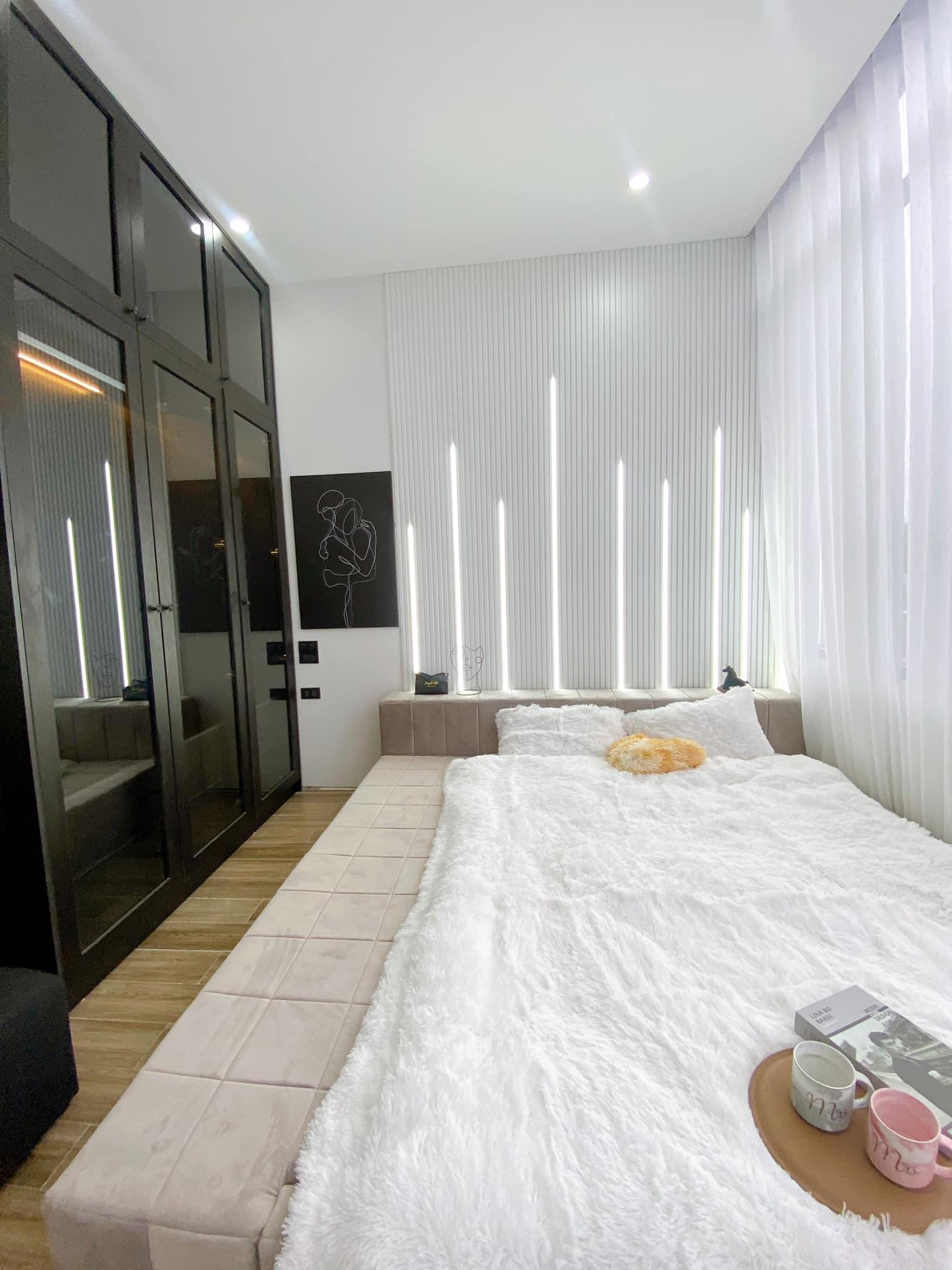 ngoi nha pho luon trong lanh nho duoc boc boi khu vuon nho 47818f3370fc4a0eae90bbf14a9bfca7