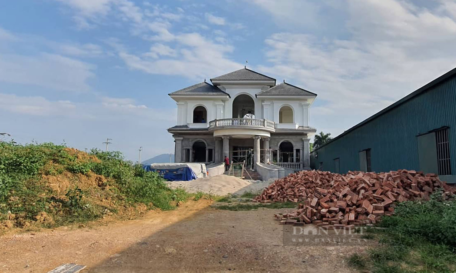 Vì sao giá nhà, đất nền đang cao so với giá trị thực? - Ảnh 2. Vì sao giá nhà, đất nền đang cao so với giá trị thực? - Ảnh 2.