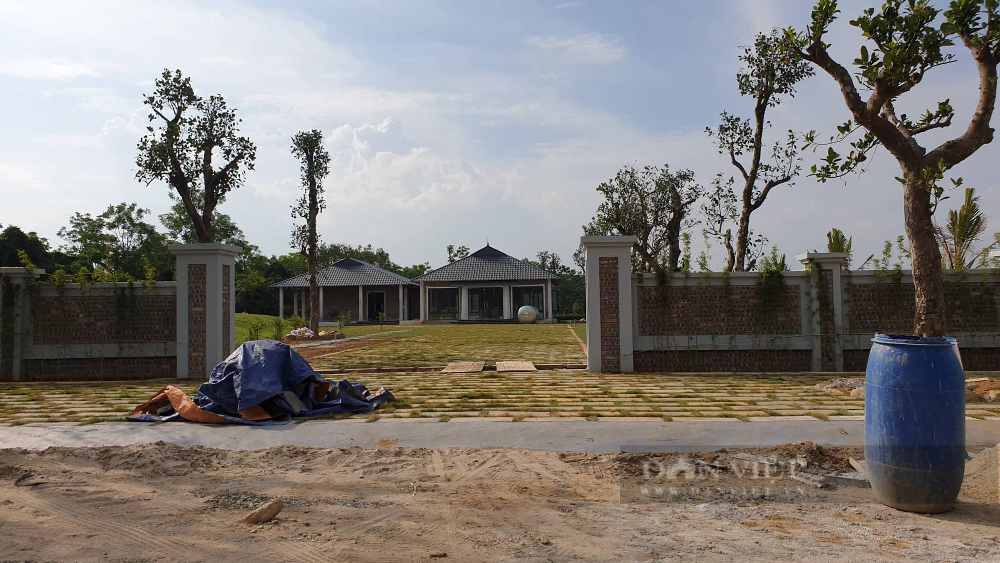 Vì sao giá nhà, đất nền đang cao so với giá trị thực? - Ảnh 1. Vì sao giá nhà, đất nền đang cao so với giá trị thực? - Ảnh 1.