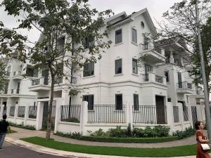 Nghịch lý mua nhà chục tỷ, cho thuê hơn nửa thế kỷ thu hồi vốn nhưng nhà đầu tư vẫn “xuống tiền” - Ảnh 1.