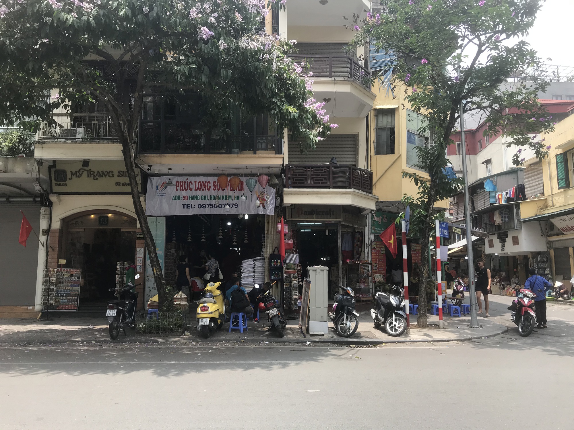Nhiều cửa hàng kinh doanh, dịch vụ du lịch sẵn sàng tiếp đón khách du lịch Nhiều cửa hàng kinh doanh, dịch vụ du lịch sẵn sàng tiếp đón khách du lịch