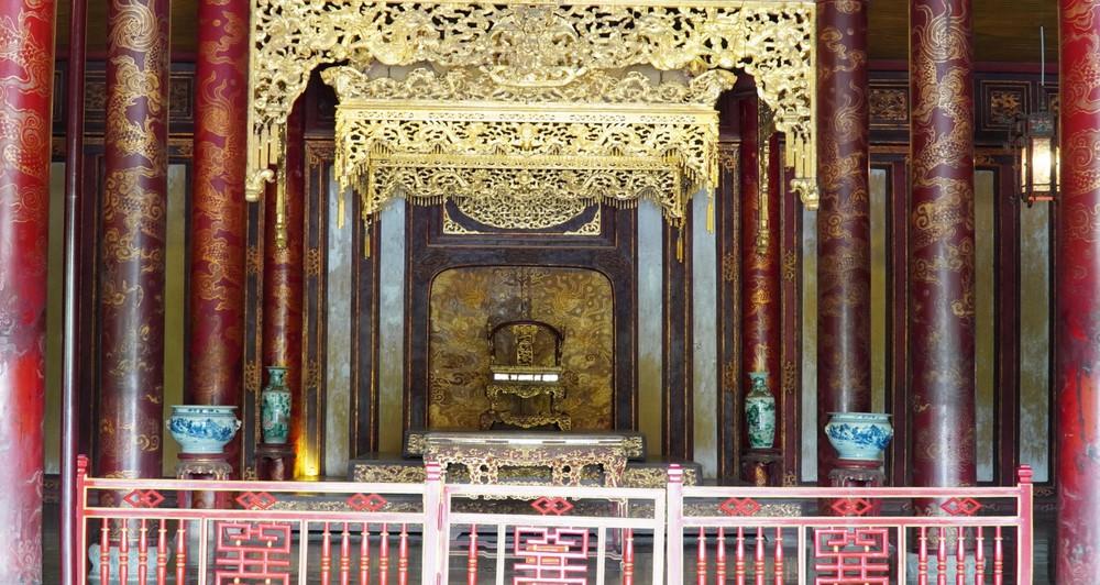 doi voi buu tan va buc dat ngai vang van con nguyen ven nen khong can thiep duoc bao boc bang he khung thep lop ton bao quan ngu 6c7d3c47e1b048858ac3356097244d5c