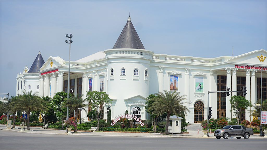 du an to hop khach san thuong mai tu lap plaza hay con goi la cung dien trang cd0ed72b6bcd48508224c7be91b609f8