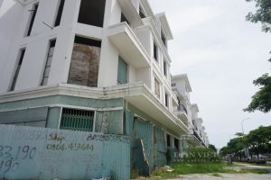 Đà Nẵng: Shophouse ế ẩm, "đại hạ giá" vẫn không ai thuê - Ảnh 1.