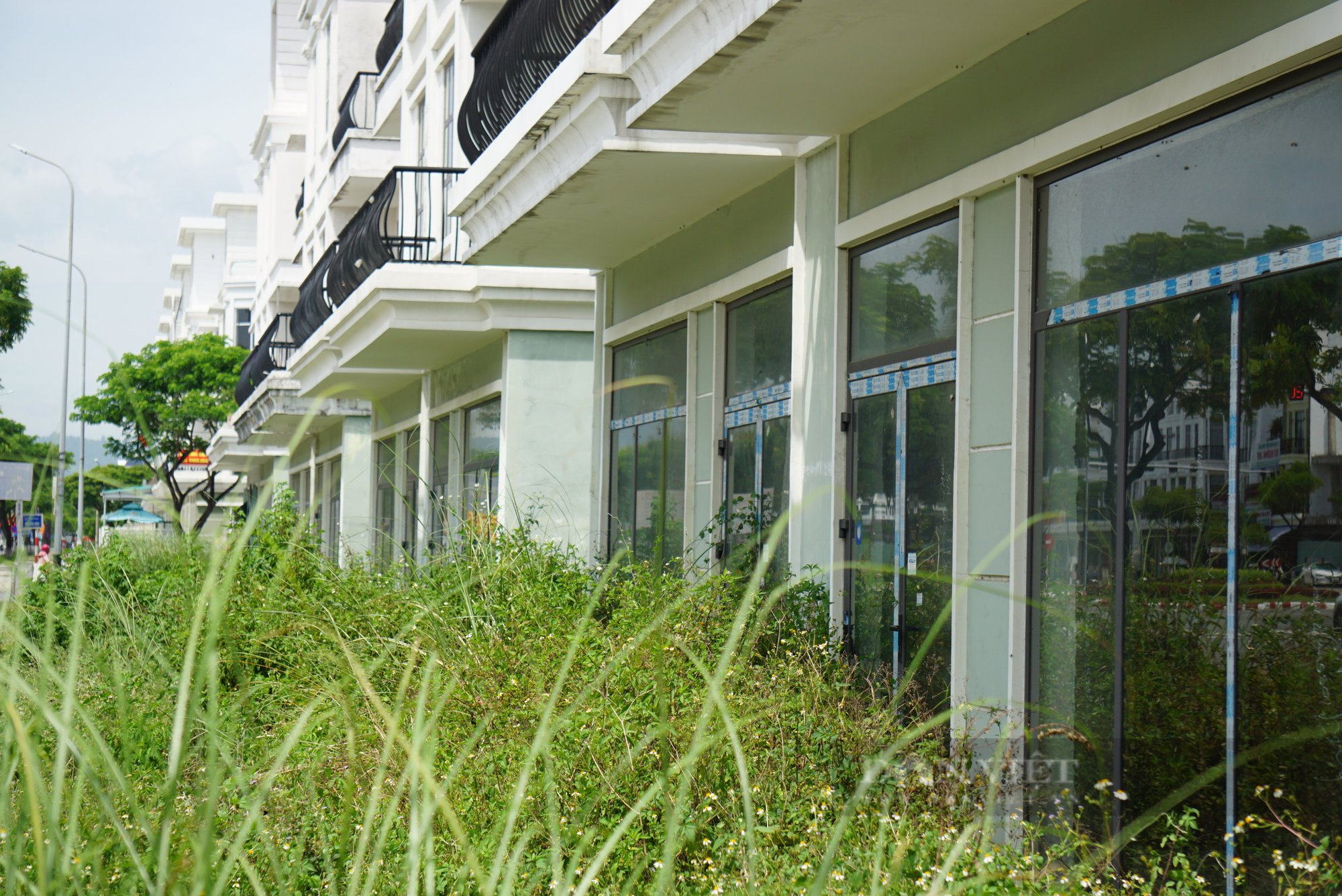 Đà Nẵng: Shophouse ế ẩm, "đại hạ giá" vẫn không ai thuê - Ảnh 2. Đà Nẵng: Shophouse ế ẩm, "đại hạ giá" vẫn không ai thuê - Ảnh 2.