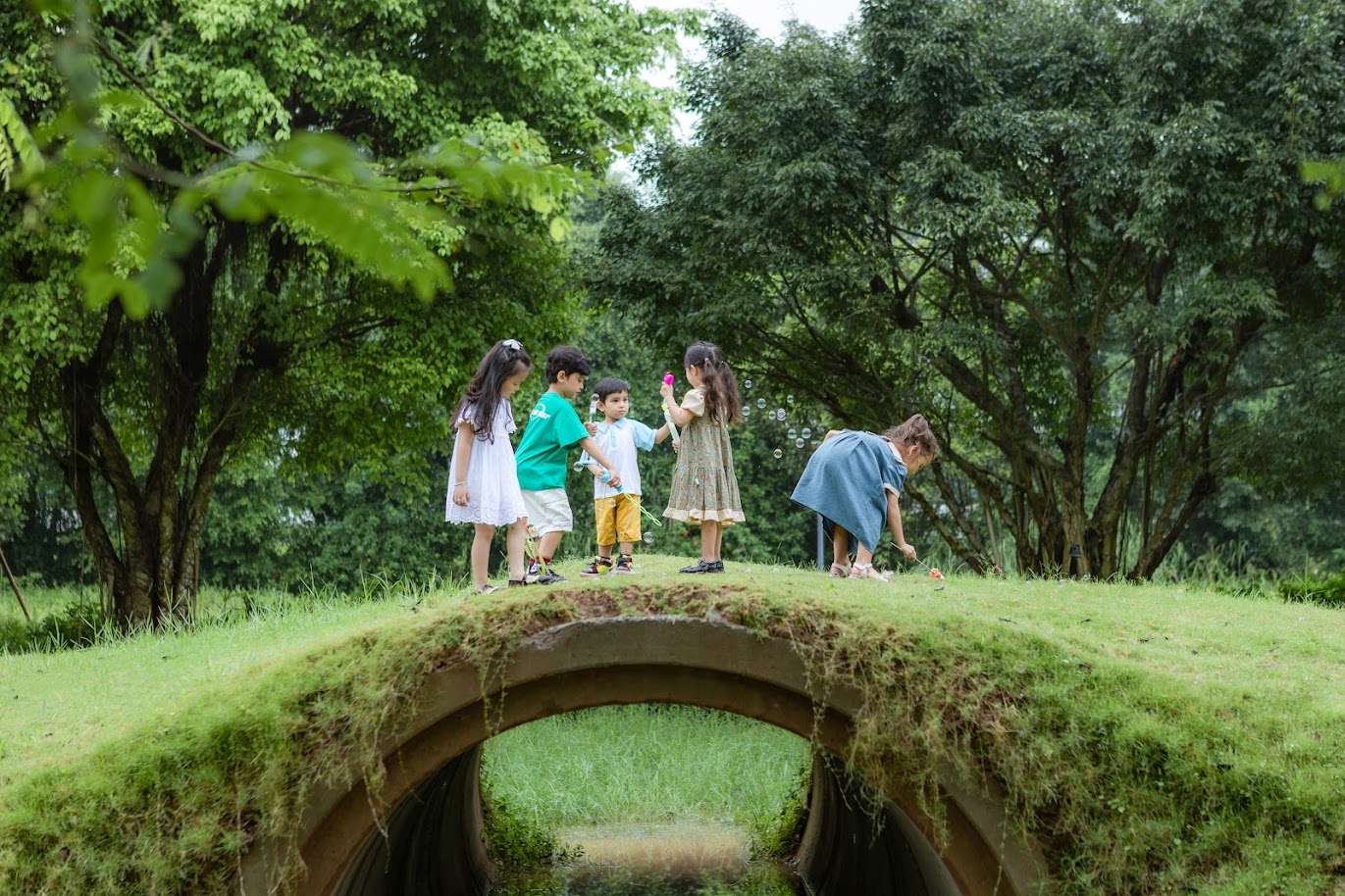 Trẻ con Ecopark có tuổi thơ của “thời ông bà, cha mẹ” - Ảnh 1. Trẻ con Ecopark có tuổi thơ của “thời ông bà, cha mẹ” - Ảnh 1.